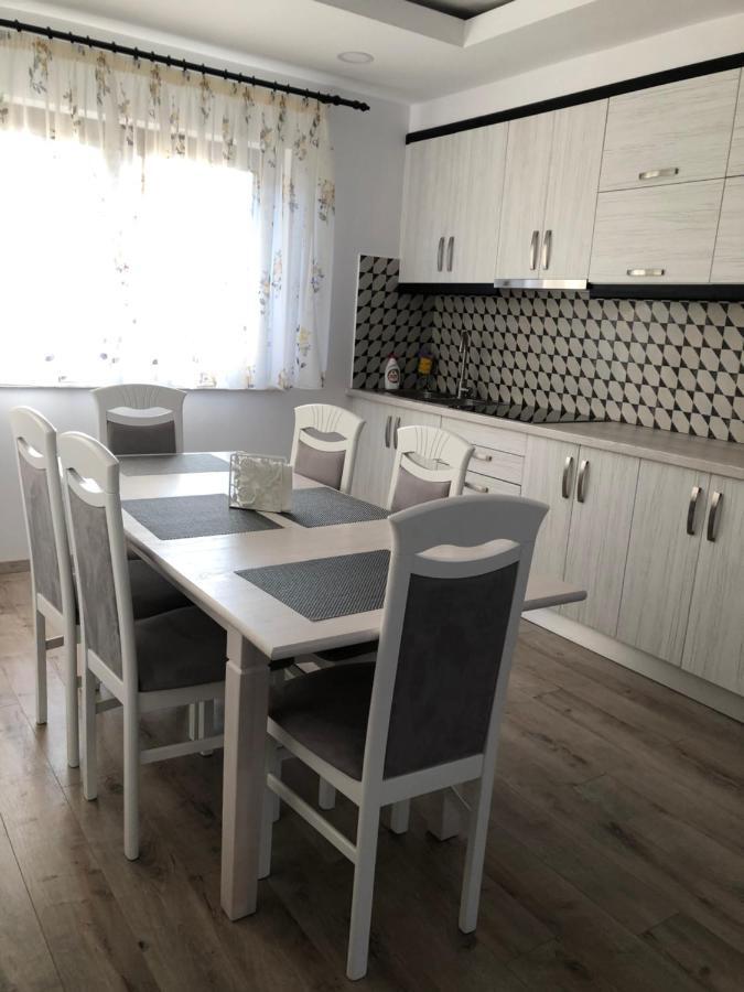 Holiday Luxury Villa With Private Garden Selimbar Exterior photo